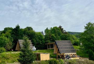 Chalet pour 4 personnes, avec vue ainsi que jardin et vue sur le lac à Chambon-sur-Lac