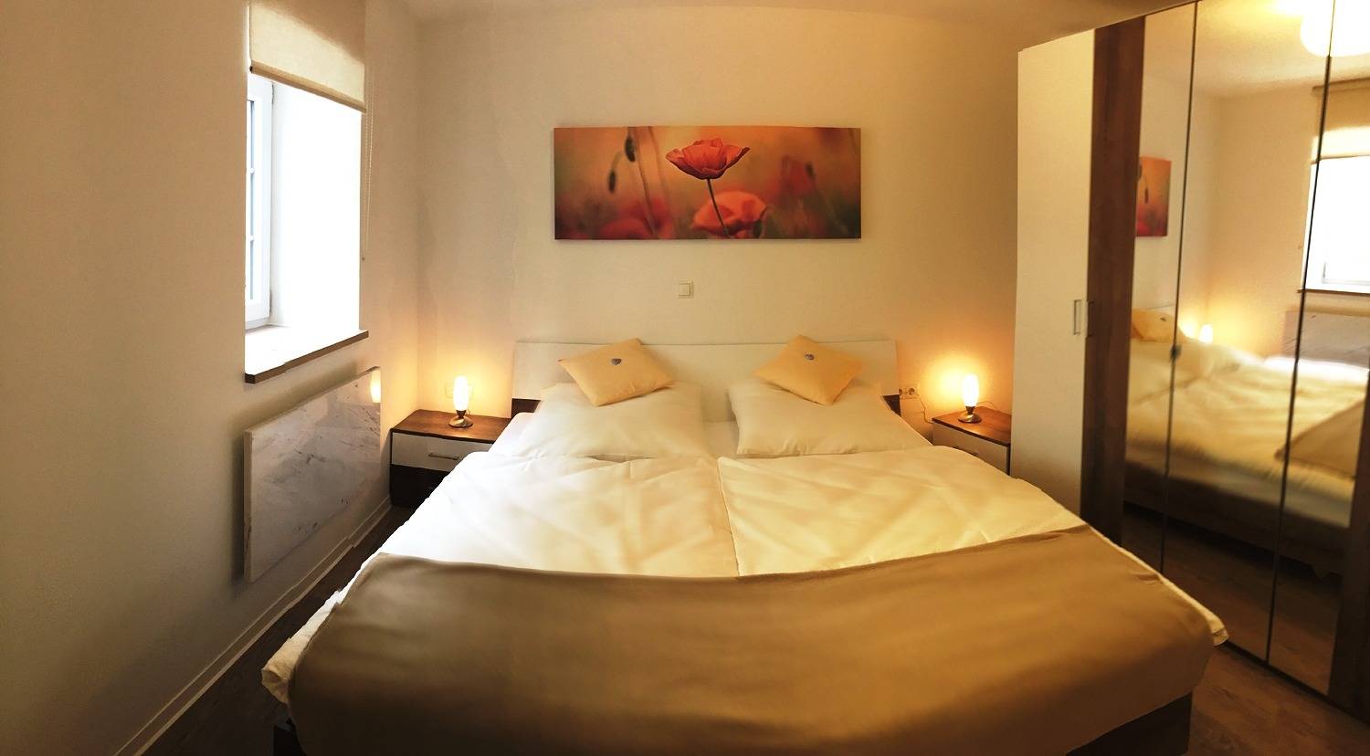 Ganze Ferienwohnung, Haus am Eck - Gästehaus und Appartements - Appartement Haus am Eck, 1 Etage, 38qm, 1 Schlafzimmer, Wlan in Altötting, Landkreis Altötting