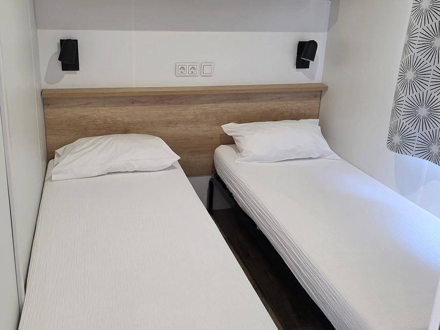 Camping Les Lodges du Lagon - Mobilhome 4 personnes - 2 chambres - Confort in Calvisson, Région de Nîmes