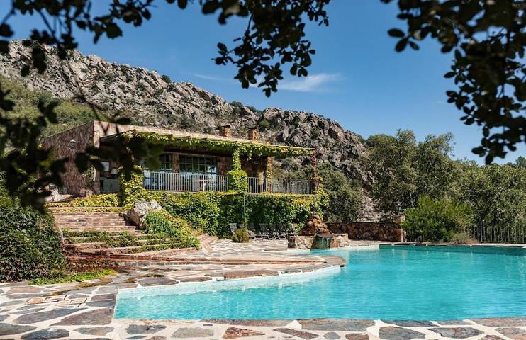 Casa rural para 23 personas, con Balcón y Terraza además de Jardín y Piscina en Parque Nacional de Cabañeros