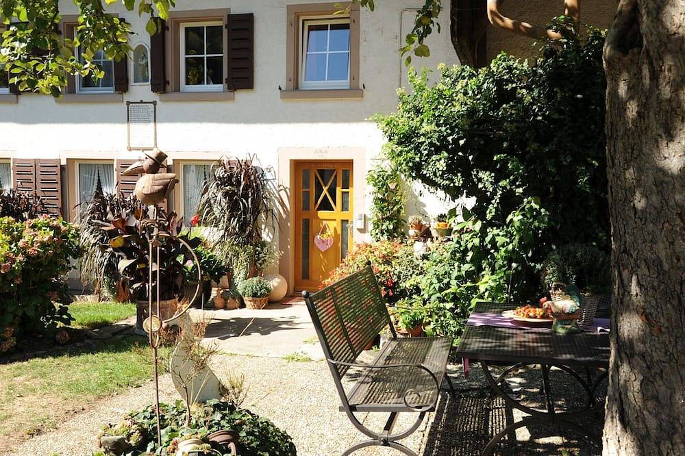 Ganze Wohnung, Ferienwohnung 'Talblick' mit Gemeinschaftsterrasse, Gemeinschaftsgarten und Wlan in Glottertal, Südschwarzwald