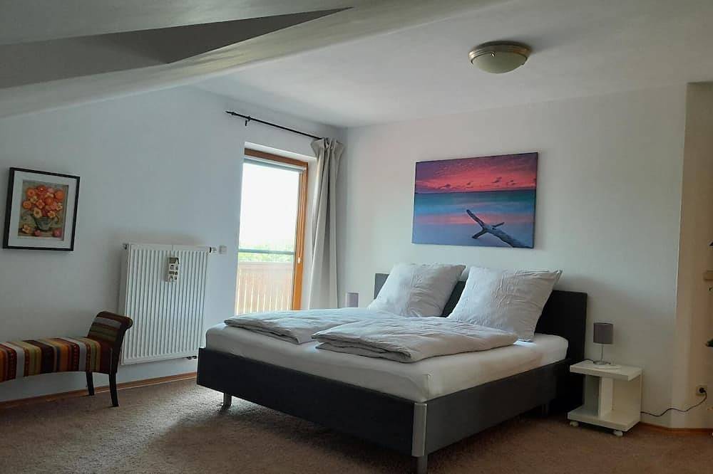 Ganze Wohnung, Klimatisierte Ferienwohnung (110qm) mit Balkon und 2 Schlafzimmer in Cham, Ostbayern