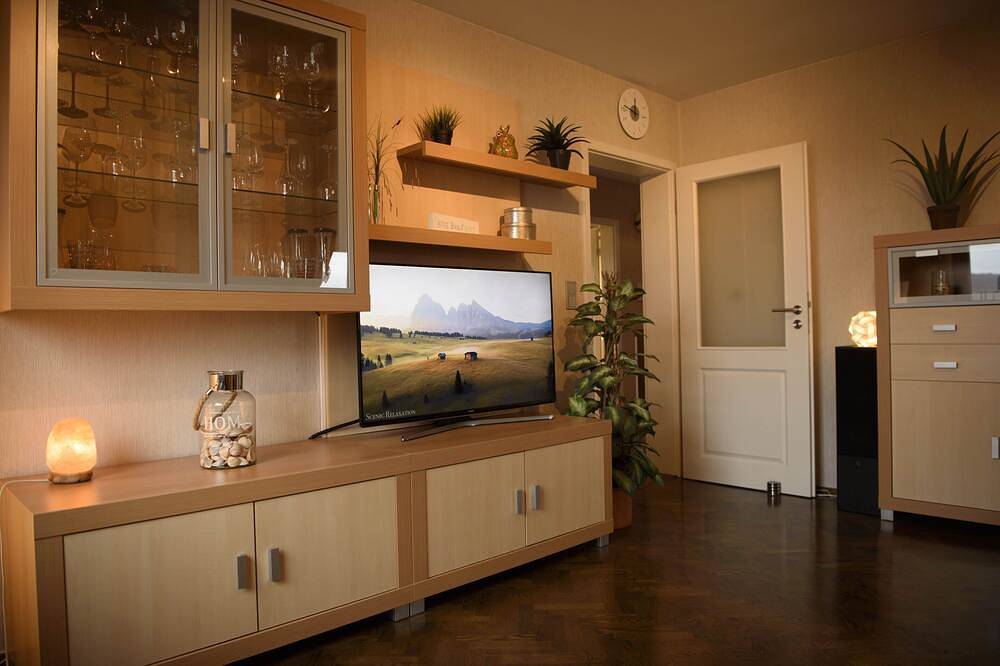 Ganze Wohnung, Die Ferienwohnung Lichtblick in Hehlen liegt im Knotenpunkt vom Weserbergland. in Hehlen, Landkreis Holzminden