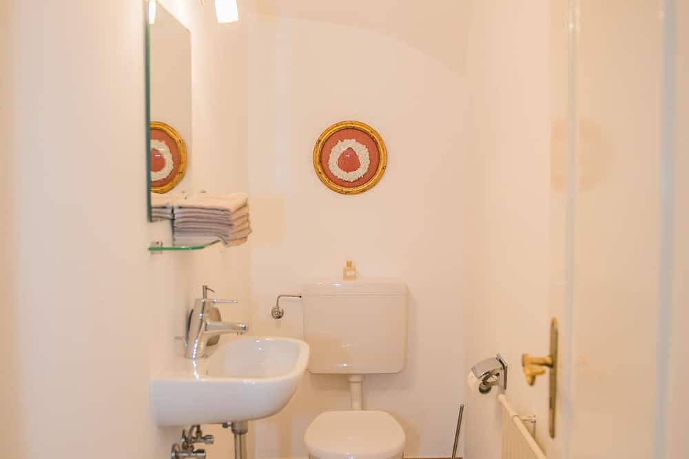 Entire apartment, In the heart of Rottach-Egern (quiet location) in Rottach-Egern, Bavarian Alps