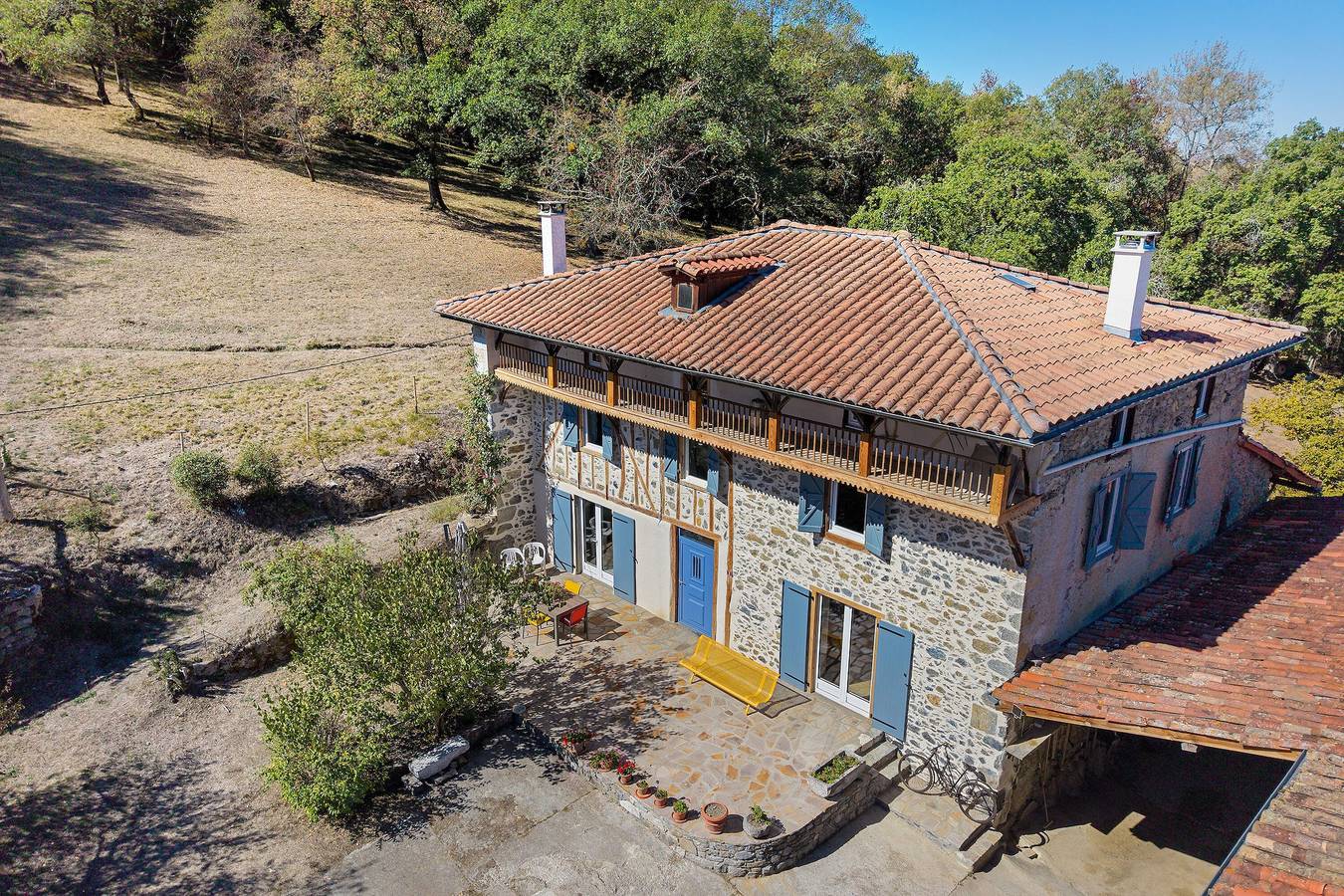Casa de campo « Chez Julia » con terraza compartida, jardín privado y Wi-Fi in Cazavet, Parque Natural Regional de los Pirineos de Ariège