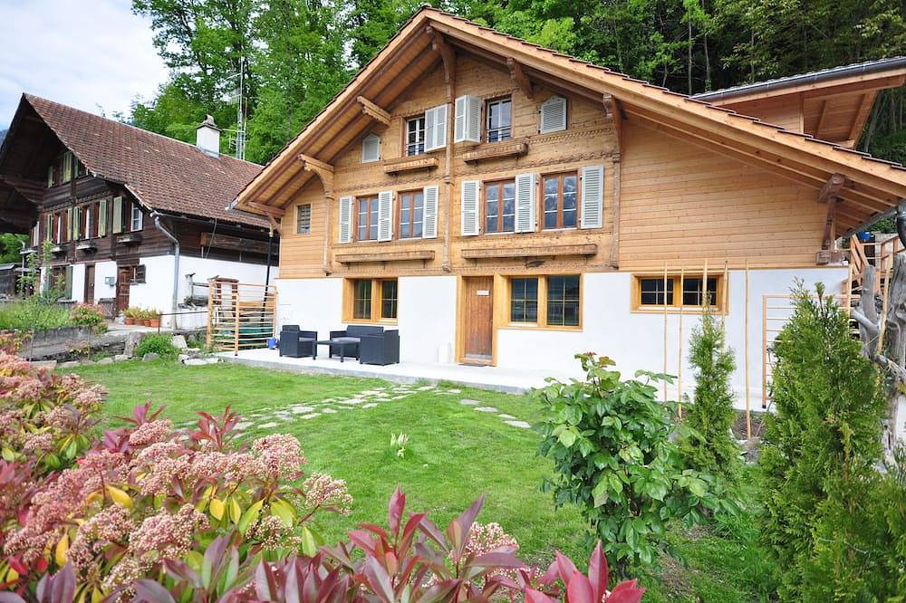 Ganze Wohnung, Familienapartment mit Seeblick. 12 Personen, Ringgenberg-Brienzersee, 4 km nach Interlaken in Ringgenberg, Berner Oberland