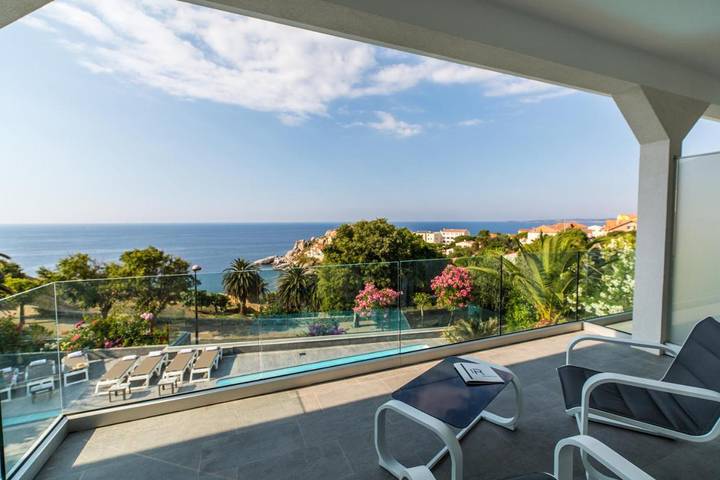 Hôtel pour 2 personnes, avec Balcon et Terrasse ainsi que Jacuzzi et Jardin