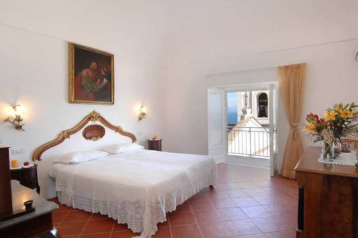 Villa an der Amalfiküste mit großem Garten und Meerblick in Praiano, Sorrento Coast