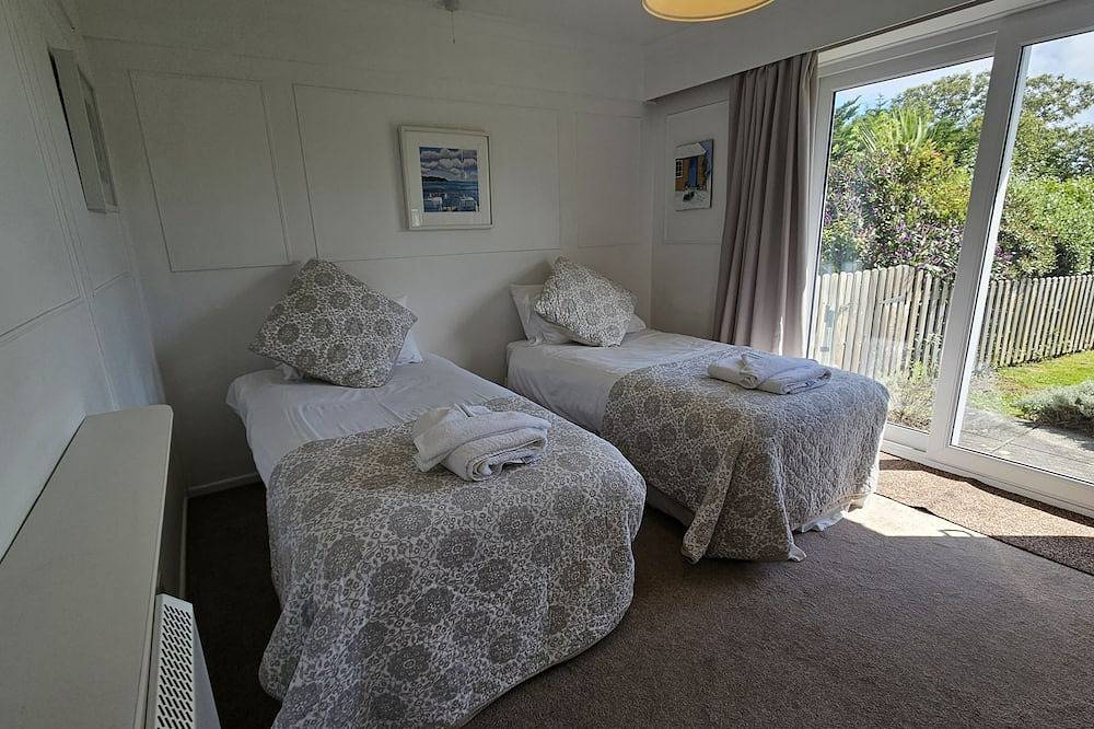 Heathfield -  a holiday home that sleeps 8 guests  in 4 bedrooms in St Mawes, Cornwall