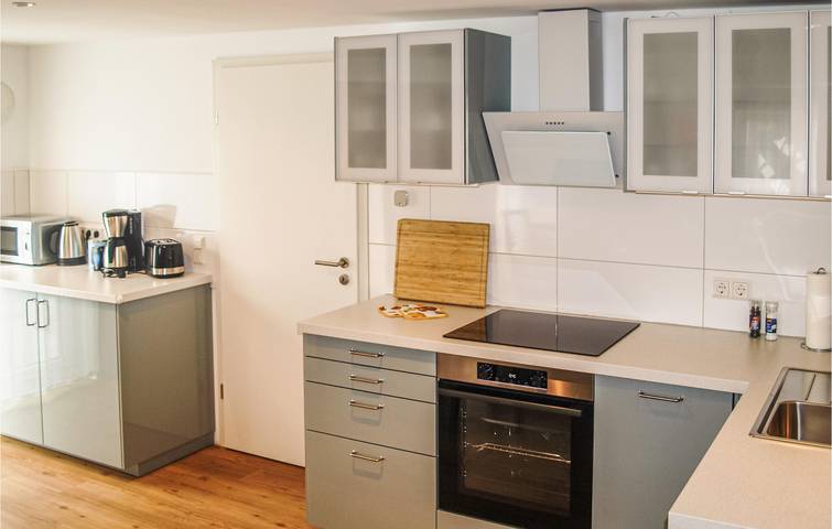 Apartamento vacacional entero, Acogedor apartamento con terraza, aparcamiento e Internet, cerca del río y del centro de la ciudad in Ribnitz-Damgarten, Vorpommern-Rügen
