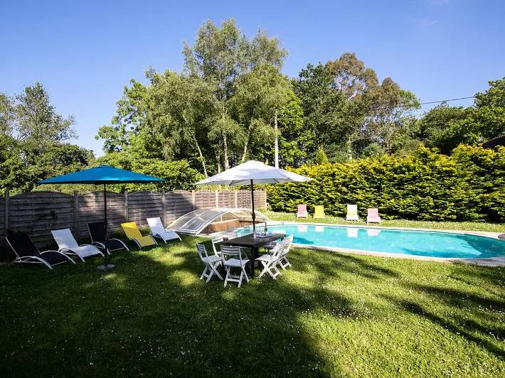 Location de vacances pour 10 personnes, avec Terrasse ainsi que Jardin et Piscine à Ploumilliau - 2