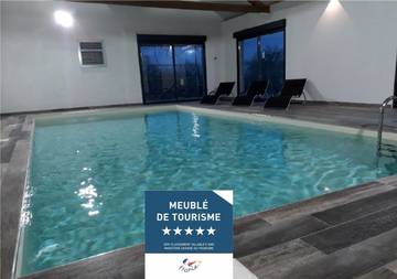 Location de vacances pour 12 personnes, avec vue ainsi que jardin et piscine à Baud (mesure)