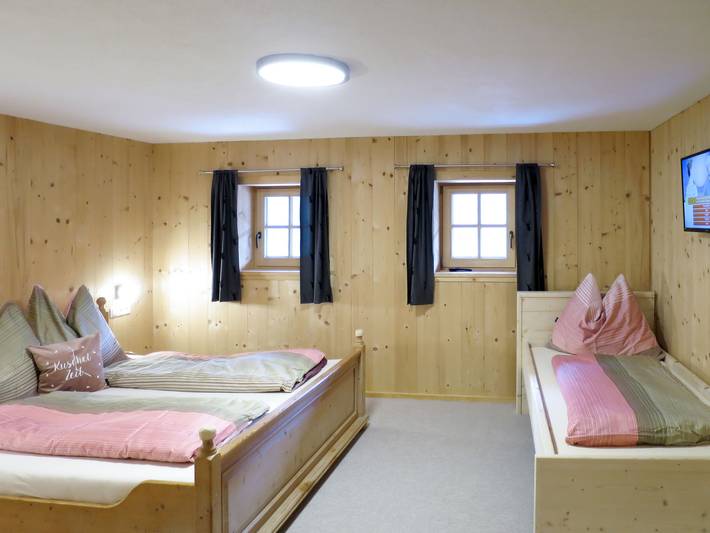 Ferienhaus für 10 Personen, mit Ausblick und Sauna sowie Garten in Tirol - 2