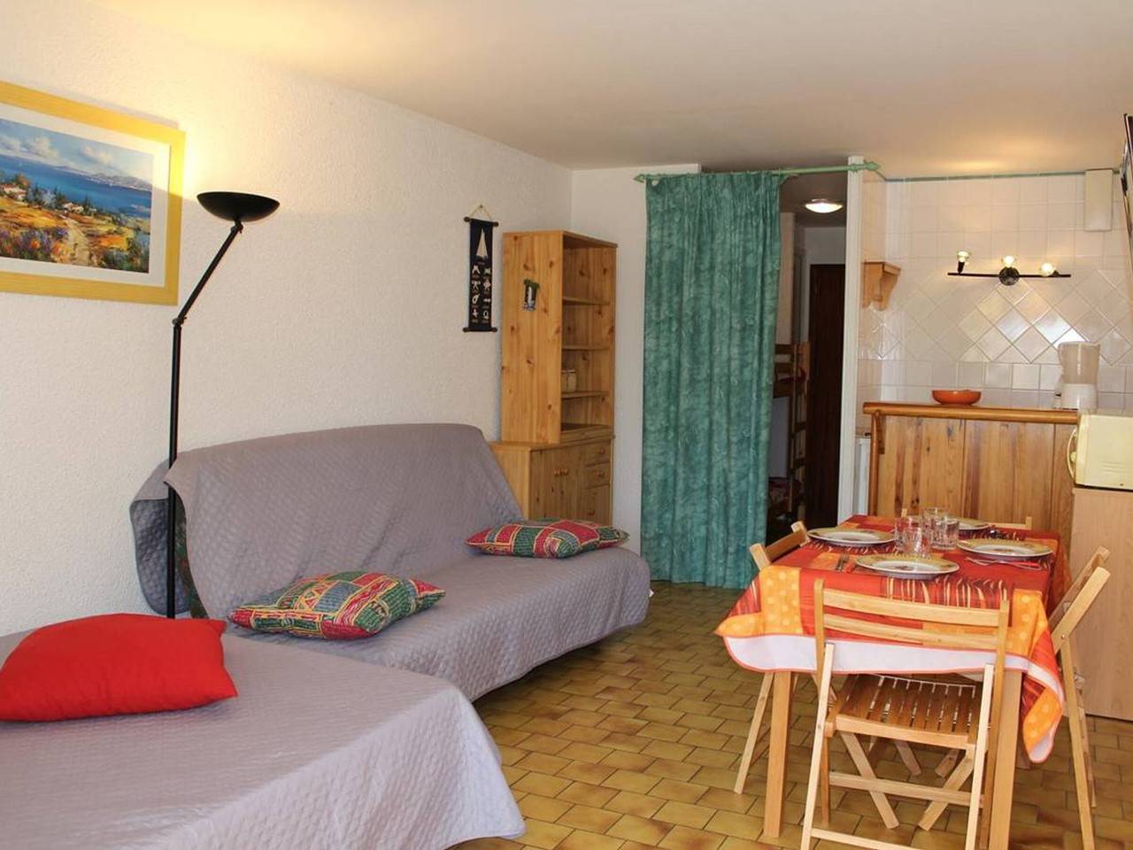 Appartement entier, Studio Cabine à Gruissan: Terrasse, Parking, Clim, Proche Commerces et Port in Gruissan (Ville), Gruissan