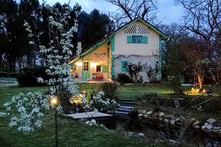 Maison d’hôte pour 2 personnes, avec Jacuzzi et Terrasse ainsi que Jardin et Piscine