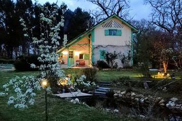 Maison d’hôte pour 2 personnes, avec terrasse et jacuzzi ainsi que piscine et jardin à Saint-Gor