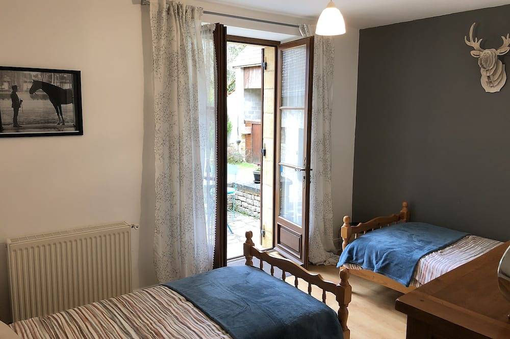 Jacques Gite and Walnut Tree Farm Sleeps 4 in Saint-Cybranet, Périgord Noir