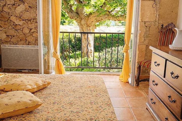 Gîte pour 6 personnes, avec Terrasse ainsi que Jardin et Piscine