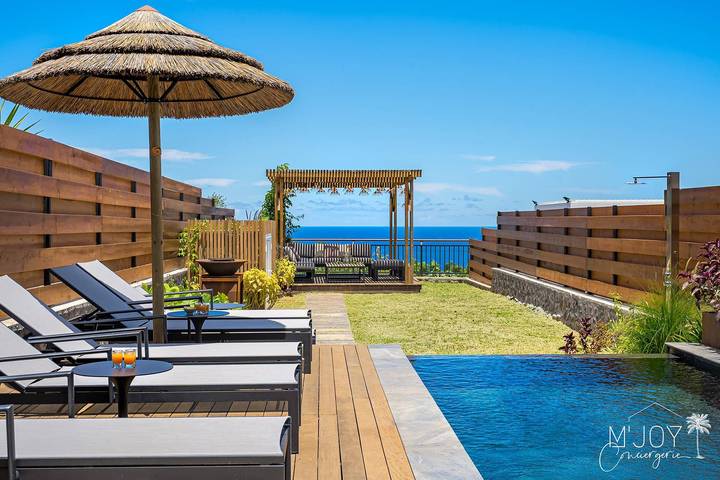 Appartement de vacances pour 8 personnes, avec vue sur l’océan et piscine
