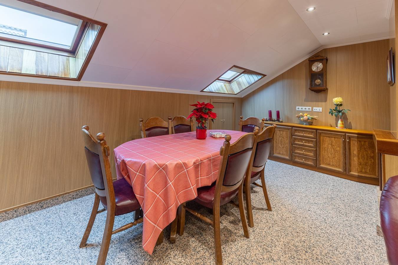 Holiday Home 'Pensado Para Ti' with Balcony, Wi-Fi & Air Conditioning in Pozuelo de Alarcón, Madrid Province