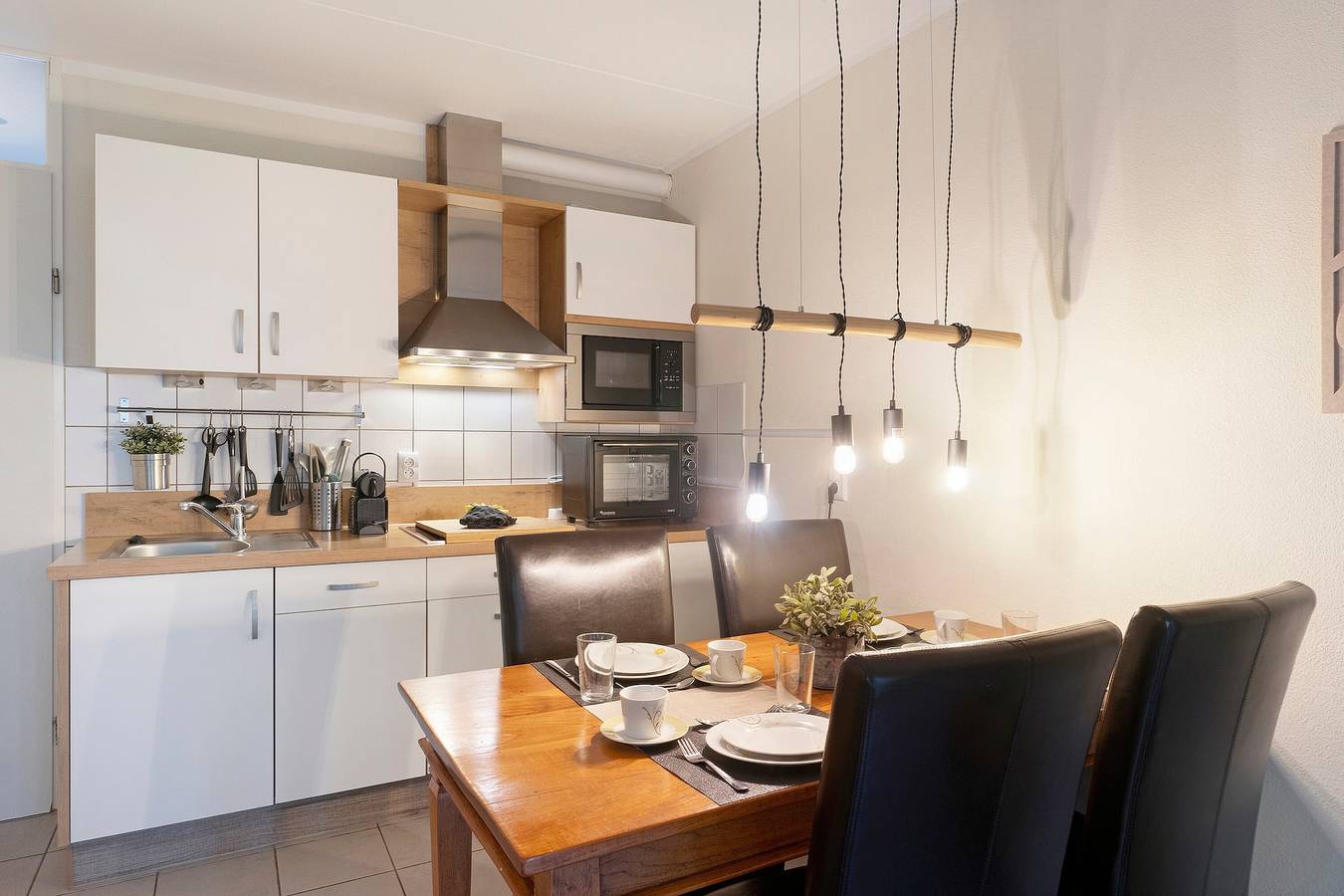 Coastal Nest — Bed Linen, Towels & Wifi Included! in Tossens, Butjadingen