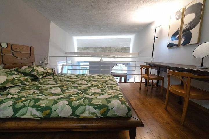 Ganze Wohnung, Gemütliche Zwei-Zimmer-Wohnung im Herzen der Altstadt von Arona, 100 m vom See entferntCasa degli Specchi befindet sich im malerischen historischen Zentrum von Arona, nur 100 Meter vom Ufer des Lago Maggiore entfernt. Die ideale Lage, um die Stadt zu Fu in Arona (Lago Maggiore), Arona Gemeinde