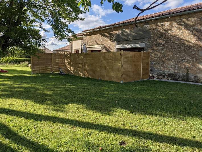 Location de vacances pour 2 personnes, avec jardin et terrasse à Berson - 2