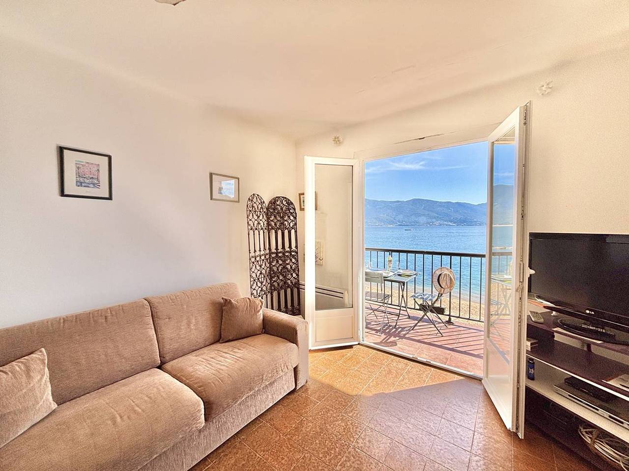 Appartement entier, Appartement pieds dans l'eau avec terrasse et superbe vue mer, Tiuccia in Casaglione, Région d'Ajaccio