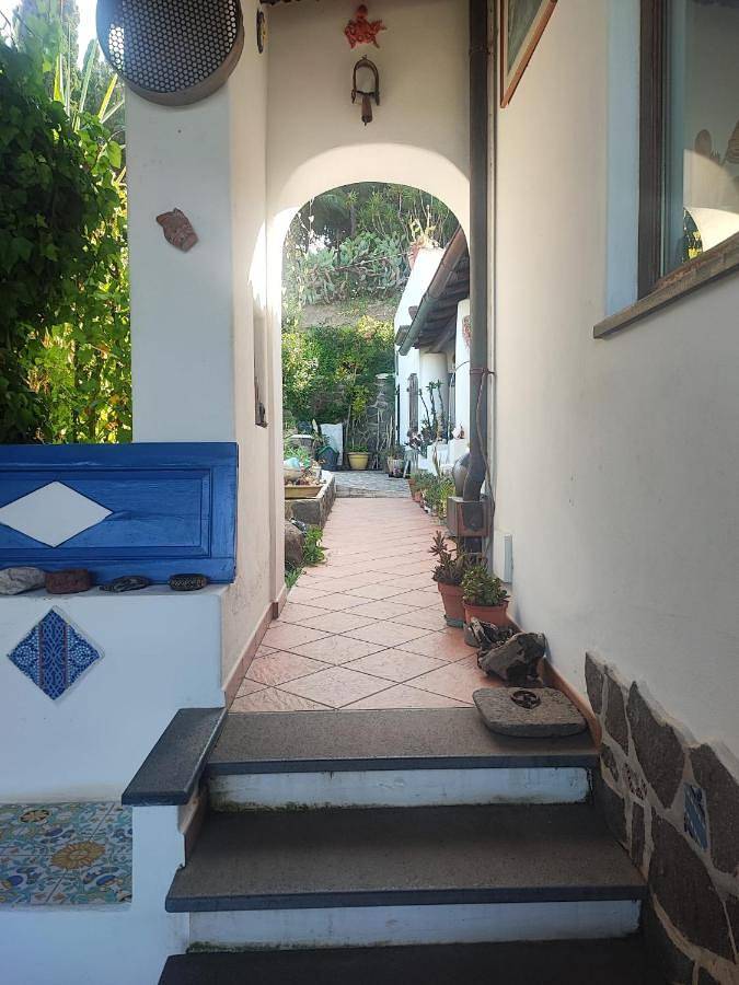 Chambre d’hôte pour 3 personnes, avec vue et jardin, adapté aux familles à Lipari - 4