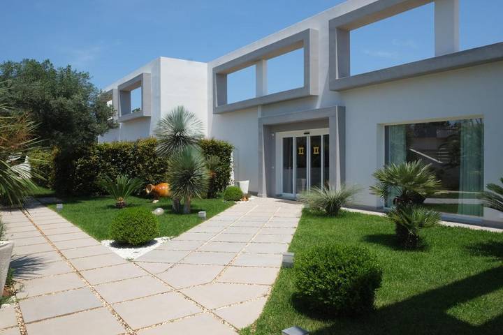 Appartamento per 4 persone, con sauna e giardino nonché idromassaggio e piscina in Avetrana