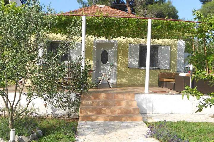 Ferienhaus für 8 Personen, mit Garten in Zadar