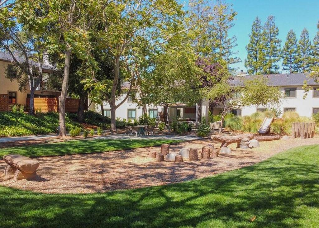 Ganze Wohnung, Airy Menlo Park 2Br w/ Pool, Ball Courts, near Top Schools, by Blueground in Menlo Park, Silicon Valley