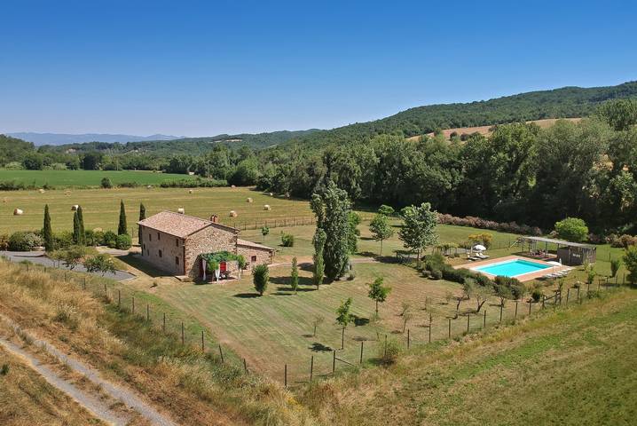 Villa 'Paganini' con piscina privata, terrazza privata e Wi-Fi in Montecatini Val di Cecina, Costa degli Etruschi