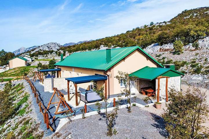 Ferienhaus für 4 Personen in Karlobag