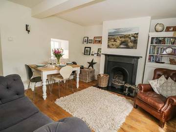 Log Cabin for 4 People in Ashford in the Water, Peak District, Photo 2