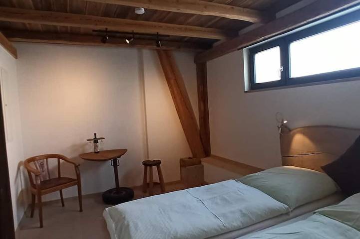 Ganze Wohnung, Ferienwohnung mit Terrasse für 6 Personen in Neunburg vorm Wald, Naturpark Oberpfälzer Wald