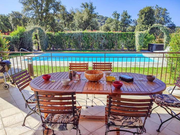 Gîte pour 6 personnes, avec Terrasse ainsi que Jardin et Piscine à Cauro