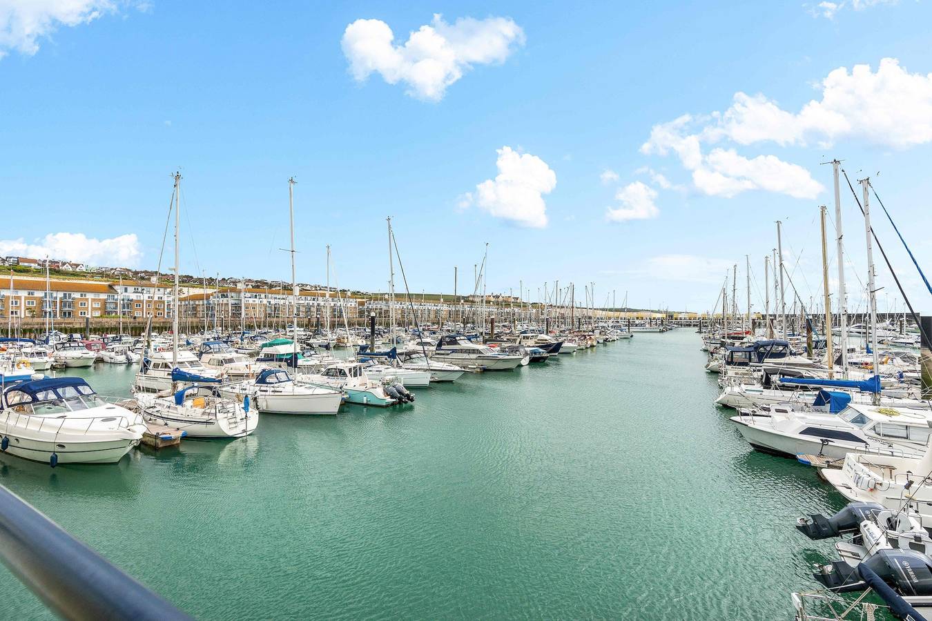 Entire apartment, Marina Haven Sea Views Parking | By My Getaways in Brighton Marina, Brighton