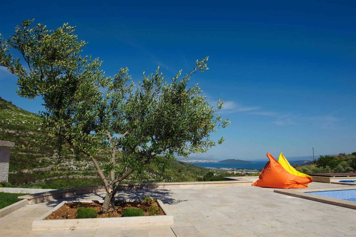 Finca Olive Grove - vier Schlafzimmer, beheizter Pool, atemberaubende Aussicht auf 16000m2 in Kastel Stafilic, Kaštela