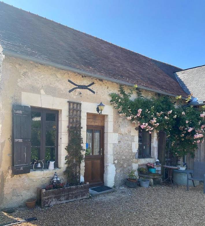 Gîte pour 3 personnes, avec terrasse ainsi que jardin et jacuzzi à Genneteil