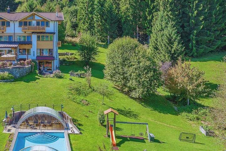 Ferienwohnung für 2 Personen, mit Balkon und Garten sowie Pool und Sauna in Oberndorf in Tirol
