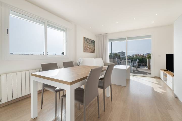 Apartamento inteiro, Apartamento 'Las Palmeras 2' com Piscina Partilhada, Wi-Fi e Ar Condicionado in Cala Millor, Son Servera