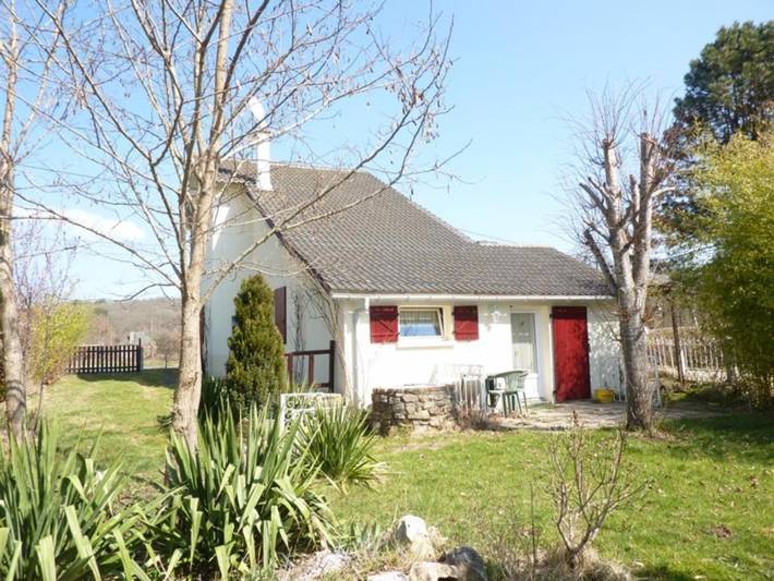 Location de vacances pour 3 personnes, avec jardin à Vebret