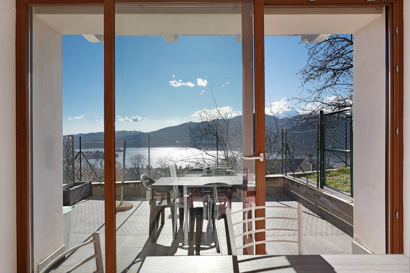 Ganze Wohnung, Ferienwohnung 'Luna' mit Blick auf den See, Gemeinschaftspool und Wi-Fi in Comune di Pettenasco, Ortasee