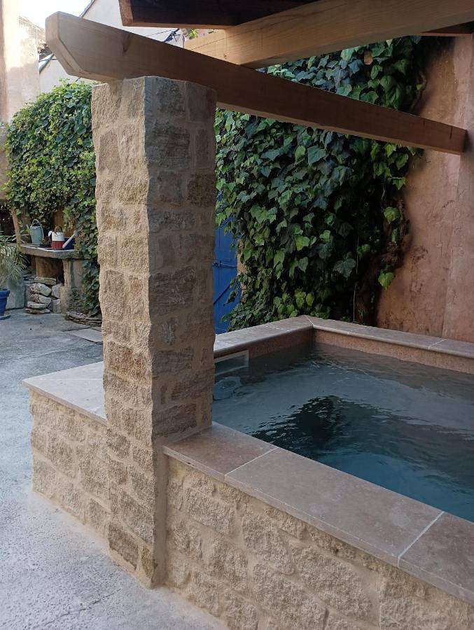 Chambre d’hôte pour 3 personnes, avec vue et terrasse ainsi que piscine et jardin à Bédoin - 4