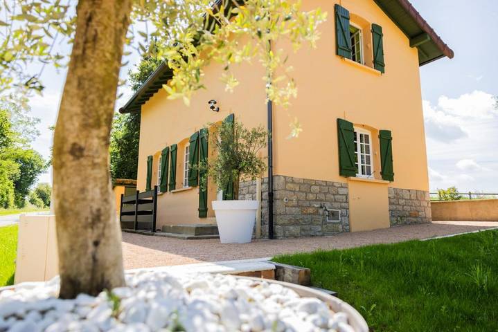 Gîte pour 4 personnes, avec vue et terrasse, animaux acceptés à Baudrières