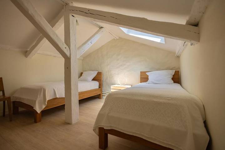 Location de vacances pour 6 personnes, avec vue et jardin ainsi que piscine et sauna, animaux acceptés à Saint-Martial-de-Valette - 4