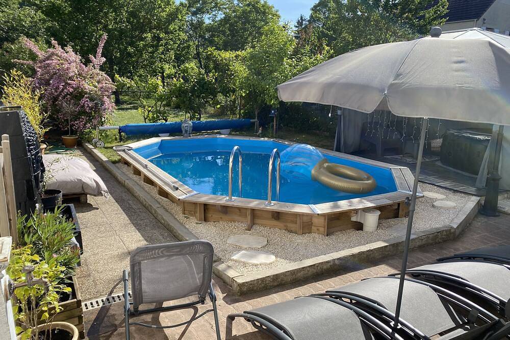 19th century bourgeois house with swimming pool and jacuzzi on the outskirts of Paris in Bondy, Sena-Saint Denis