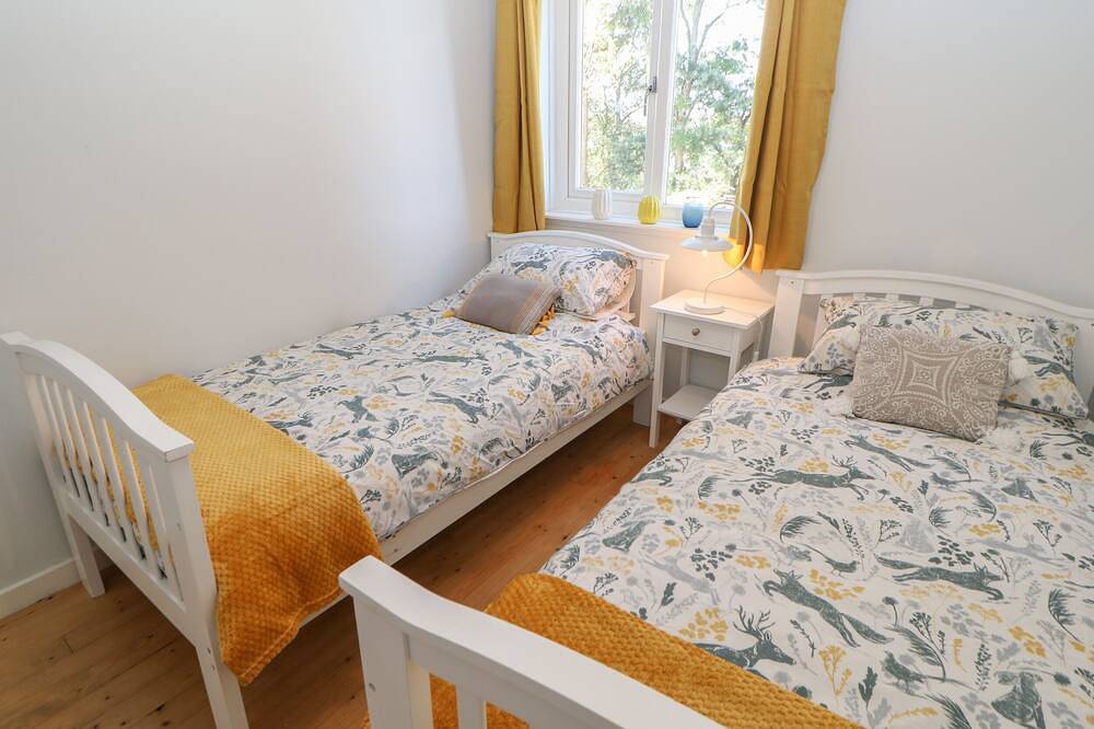 Bankwell Cottage, pet friendly, with open fire in Sunniside in Gateshead