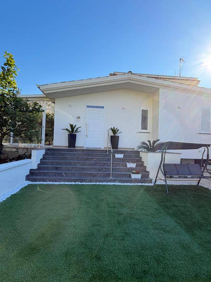 Villa per 8 persone, con idromassaggio e giardino a Capaci